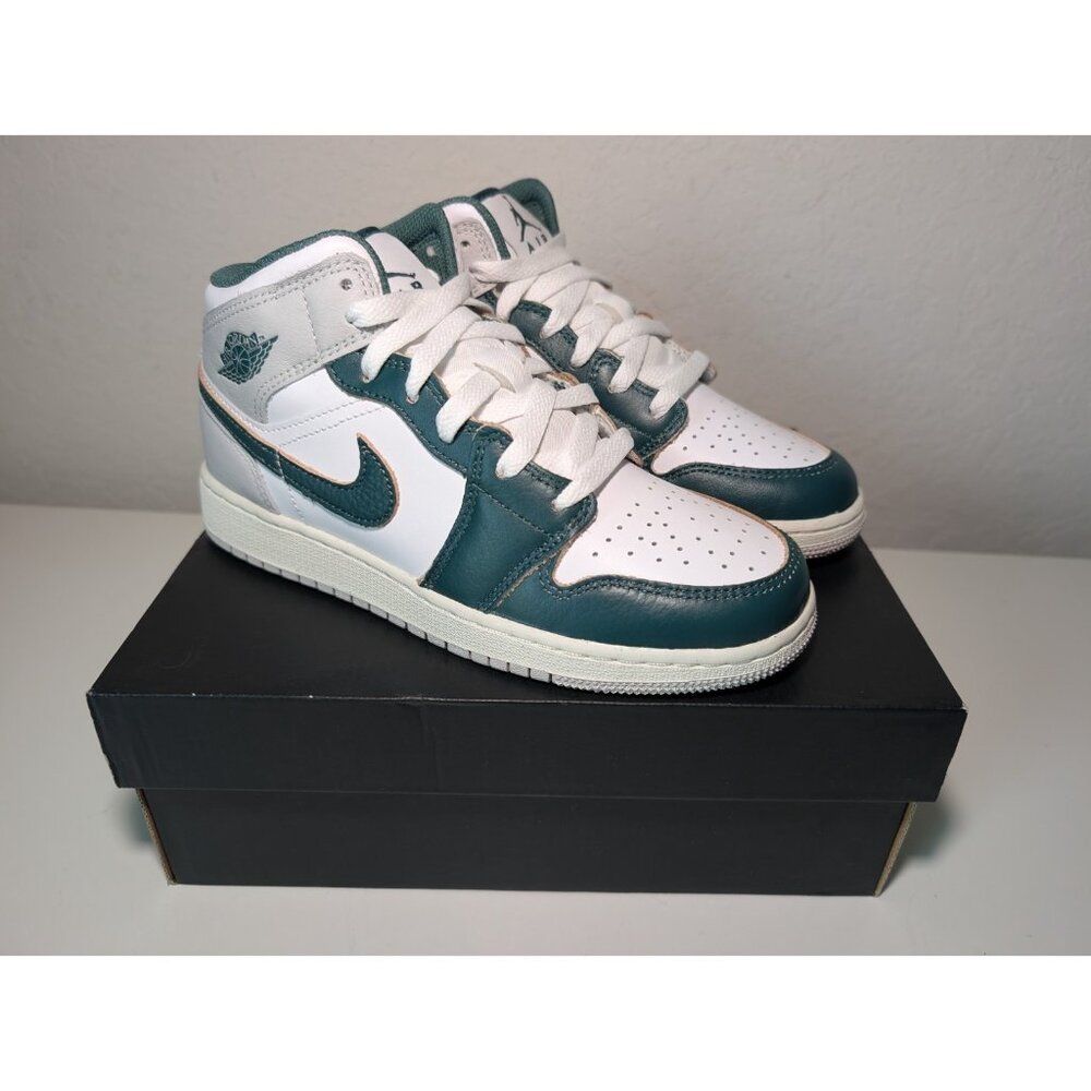 Air Jordan 1 Mid SE (GS) White/Sail Oxidized Green (FQ8088 103) - Size 4Y